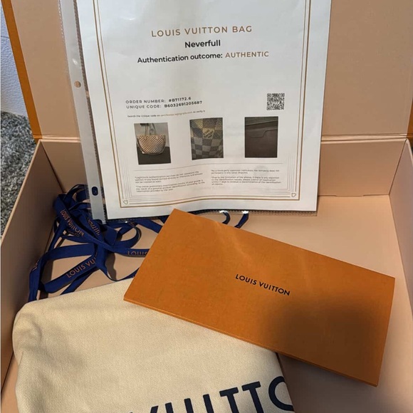 Louis Vuitton Neverfull MM Damier Azur Limited Edition - Picture 10 of 16